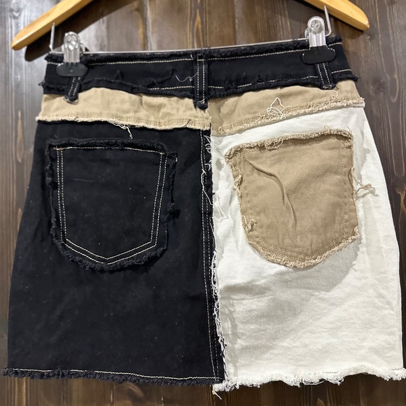 NEW/ NEVER WORN Color Blocking Patchwork Ripped Stretch Denim Skirt Size Medium - Picture 4 of 6